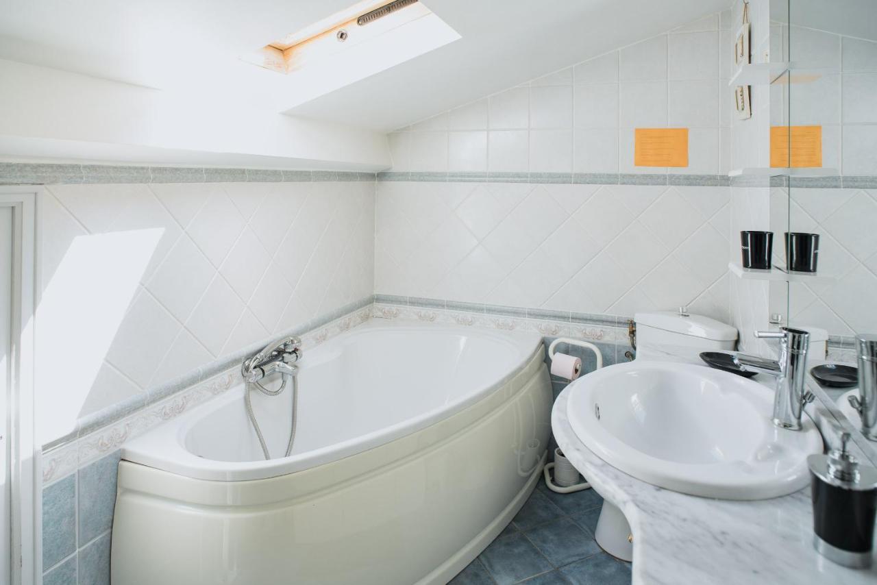 Apartamento Mas des Sentes Nans-les-Pins Exterior foto