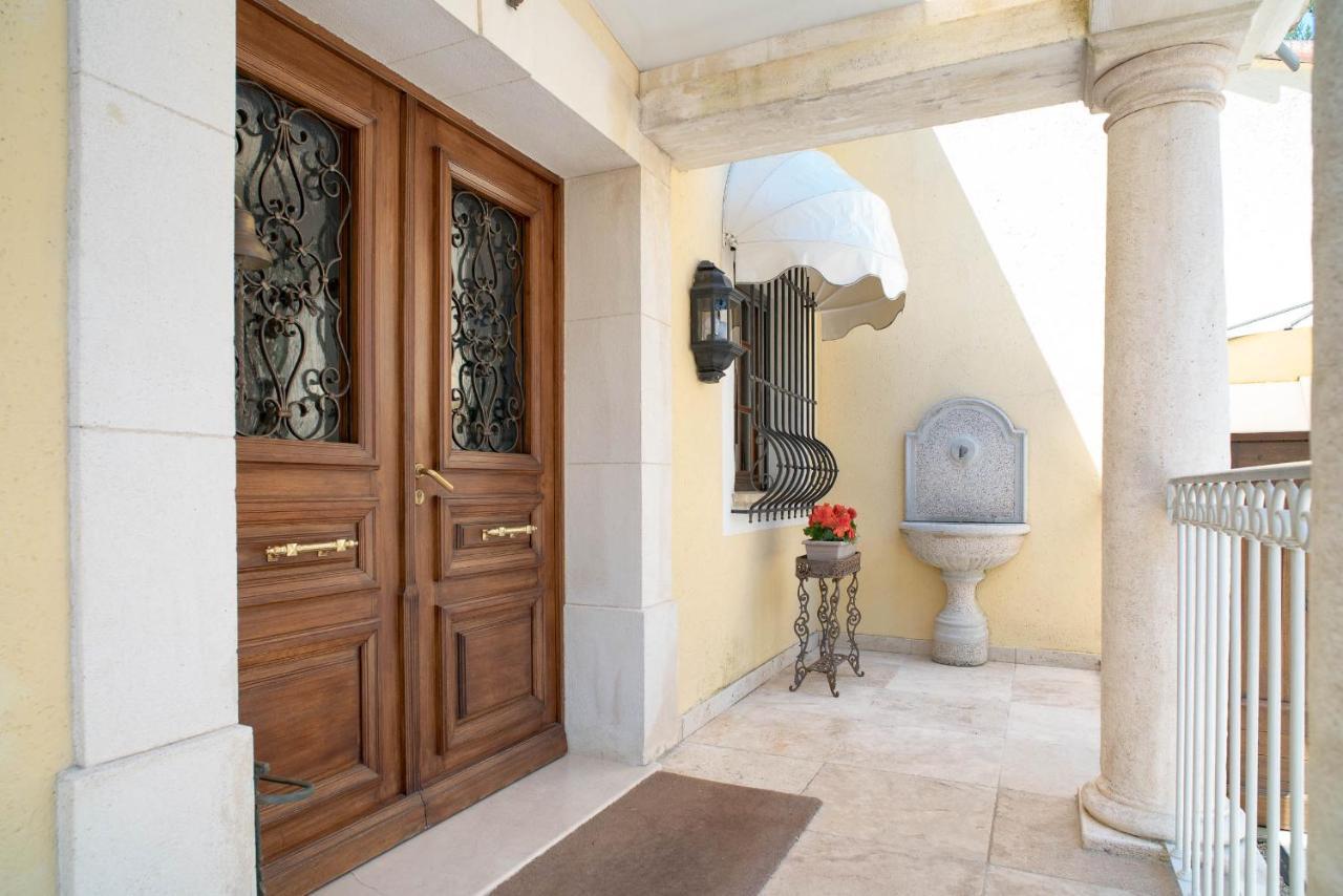 Apartamento Mas des Sentes Nans-les-Pins Exterior foto
