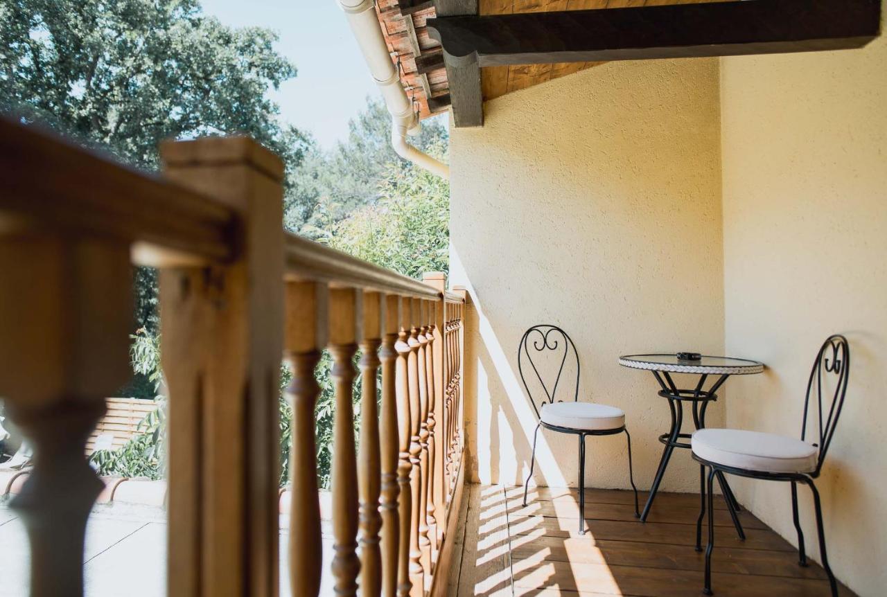 Apartamento Mas des Sentes Nans-les-Pins Exterior foto