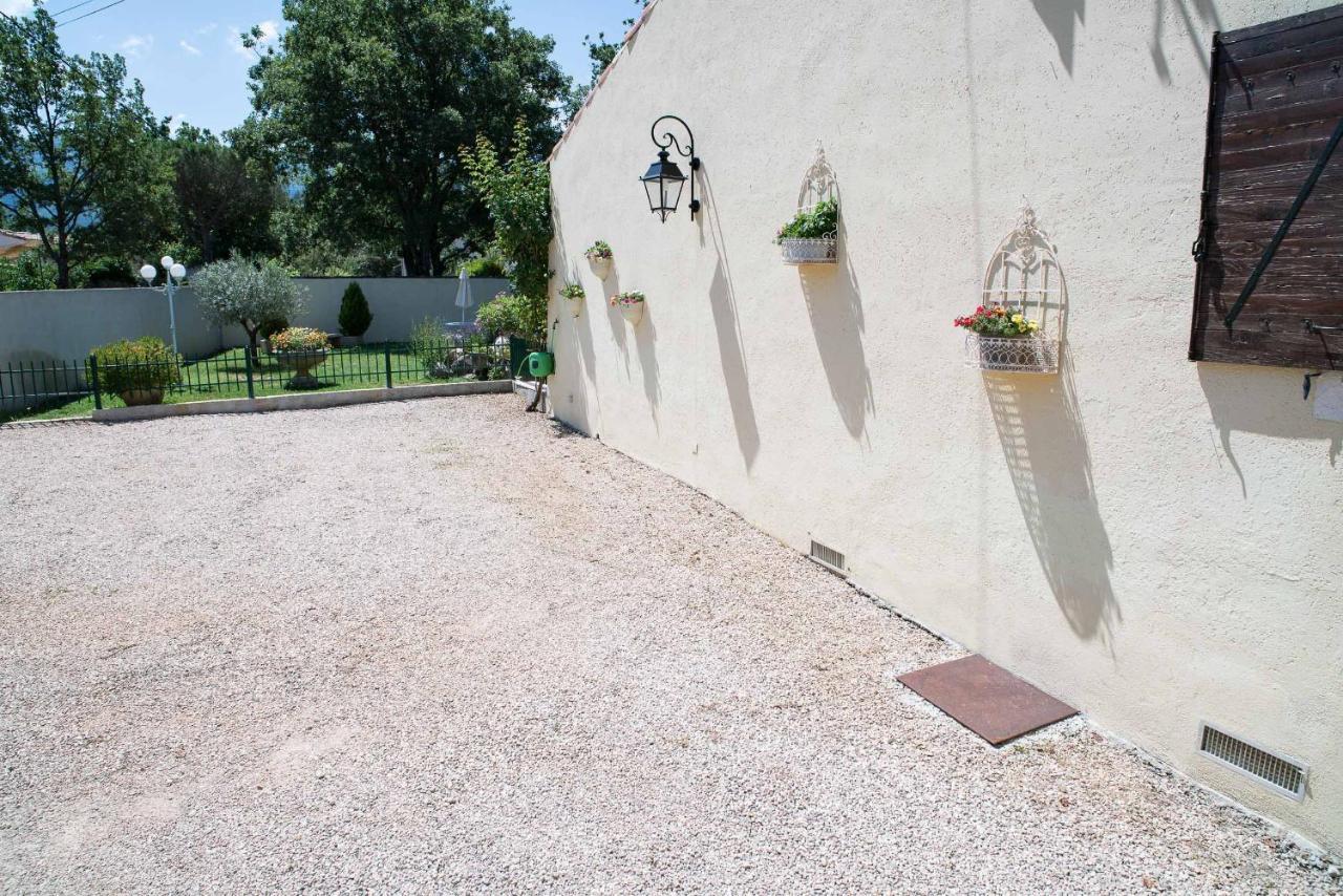 Apartamento Mas des Sentes Nans-les-Pins Exterior foto